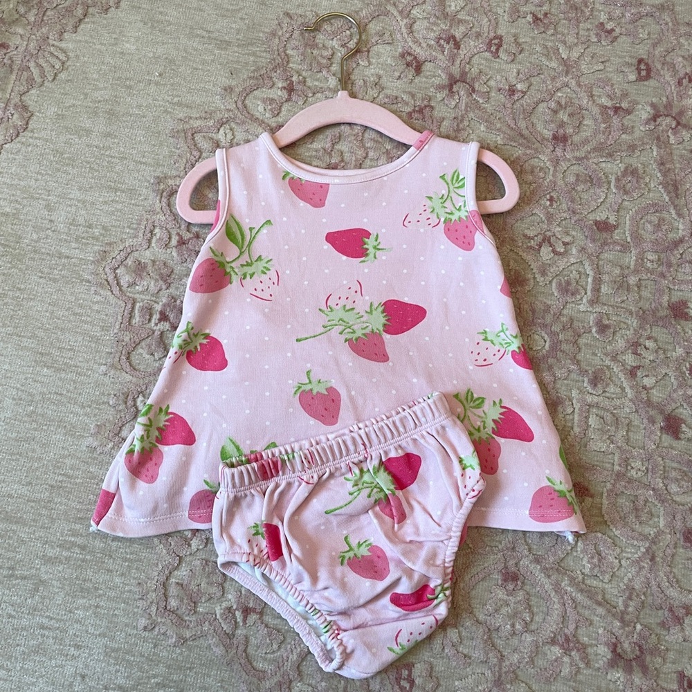 The Beaufort Bonnet Co. Strawberry Field two-piece set, 18-24 months🍓